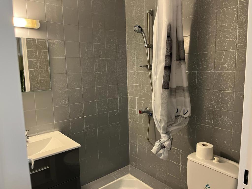 Agreable Appartement En Rez-De-Jardin A 450M De La Mer Sainte-Anne Luaran gambar