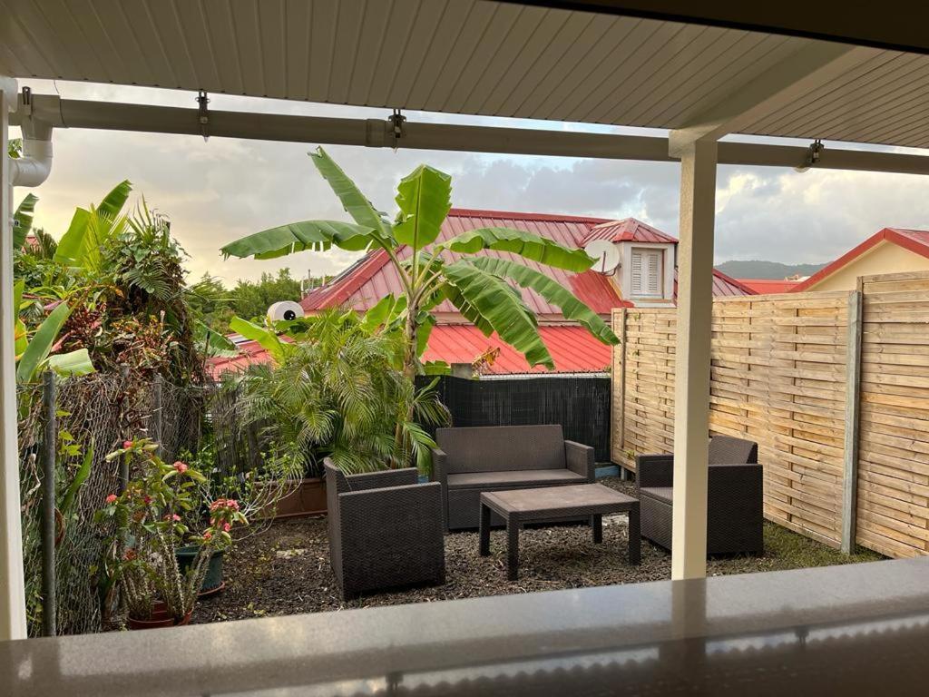 Agreable Appartement En Rez-De-Jardin A 450M De La Mer Sainte-Anne Luaran gambar