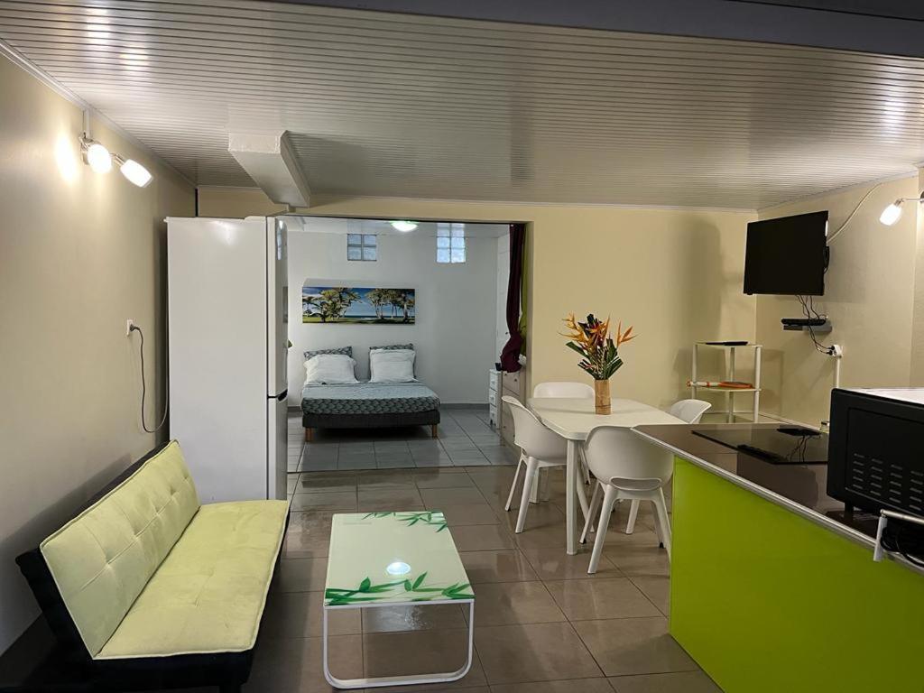 Agreable Appartement En Rez-De-Jardin A 450M De La Mer Sainte-Anne Luaran gambar