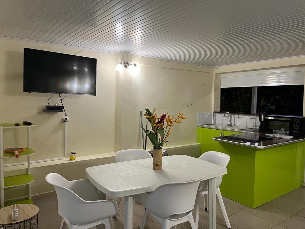 Agreable Appartement En Rez-De-Jardin A 450M De La Mer Sainte-Anne Luaran gambar
